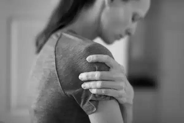 woman-holding-shoulder-personal-injury